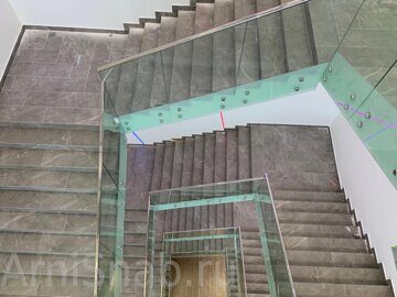 ограждения со стеклом на точечном креплении для лестницы